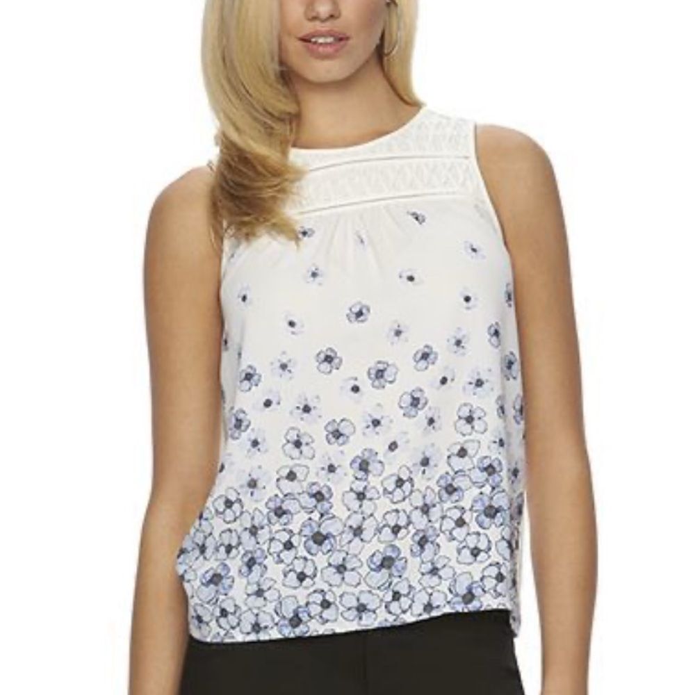 ELLE Sleeveless Floral Smocked Blouse White Blue Print Size L